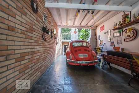 Garagem de casa à venda com 3 quartos, 140m² em Parque Colonial, São Paulo