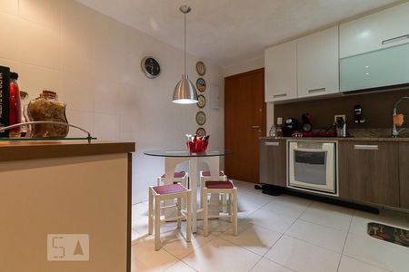 Apartamento à venda com 185m², 3 quartos e 3 vagasCozinha