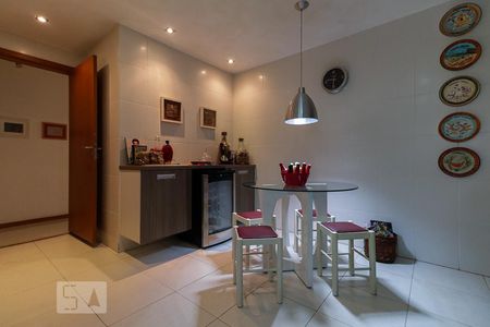 Apartamento à venda com 185m², 3 quartos e 3 vagasCozinha