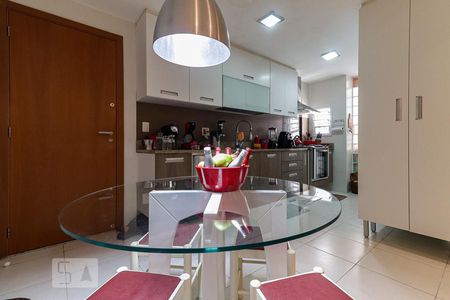 Apartamento à venda com 185m², 3 quartos e 3 vagasCozinha