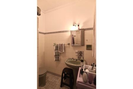 Casa à venda com 440m², 5 quartos e 8 vagasBanheiro da Área de serviço