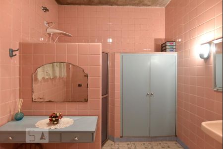 Casa à venda com 440m², 5 quartos e 8 vagasBanheiro 1