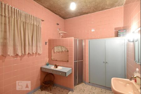 Casa à venda com 440m², 5 quartos e 8 vagasBanheiro 1