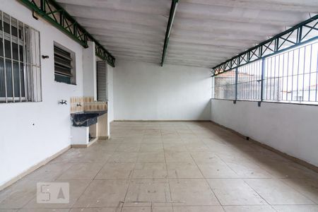 Casa para alugar com 115m², 2 quartos e 1 vaga Casa para alugar com 115m², 2 quartos e 1 vagaVaranda