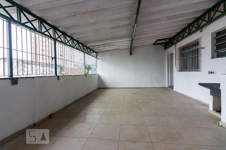 Casa para alugar com 115m², 2 quartos e 1 vaga Casa para alugar com 115m², 2 quartos e 1 vagaVaranda