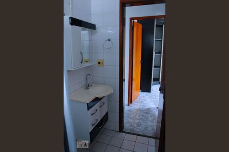 Banheiro - Detalhe de apartamento para alugar com 2 quartos, 57m² em Chácara Agrindus, Taboão da Serra