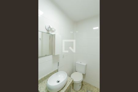 Banheiro  de apartamento à venda com 1 quarto, 32m² em Leme, Rio de Janeiro