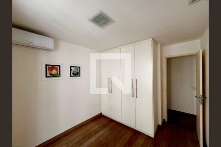 Quarto 1 de apartamento à venda com 3 quartos, 121m² em Leme, Rio de Janeiro