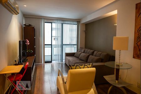 Sala de apartamento para alugar com 3 quartos, 121m² em Leme, Rio de Janeiro