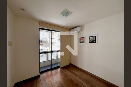 Quarto 1 de apartamento à venda com 3 quartos, 121m² em Leme, Rio de Janeiro