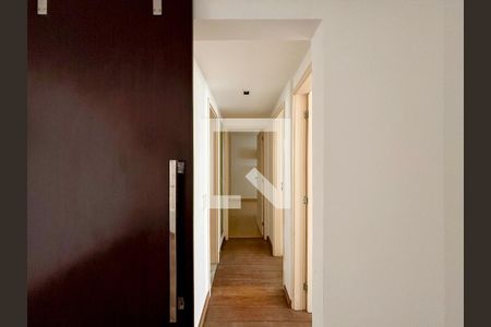 Sala - corredor de acesso aos cômodos de apartamento à venda com 3 quartos, 121m² em Leme, Rio de Janeiro