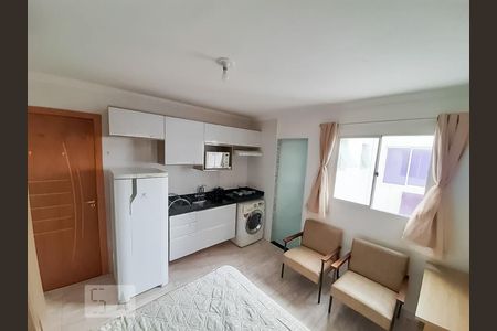 Sala/Cozinha de kitnet/studio para alugar com 1 quarto, 16m² em Vila do Encontro, São Paulo