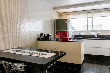 Apartamento para alugar com 160m², 3 quartos e 2 vagas Apartamento para alugar com 160m², 3 quartos e 2 vagasCozinha