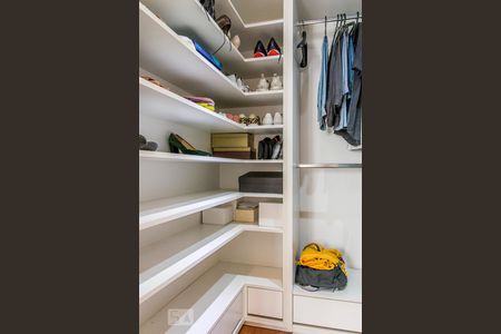 Apartamento para alugar com 160m², 3 quartos e 2 vagas Apartamento para alugar com 160m², 3 quartos e 2 vagasCloset da Suíte 1