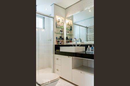 Apartamento para alugar com 160m², 3 quartos e 2 vagas Apartamento para alugar com 160m², 3 quartos e 2 vagasBanheiro da Suíte 1