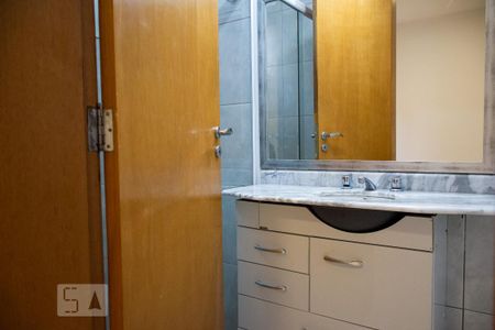 Banheiro da Suíte 1 de apartamento para alugar com 3 quartos, 146m² em Jardim Bela Vista, Santo André