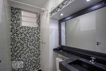Banheiro de apartamento para alugar com 3 quartos, 52m² em Vargem Pequena, Rio de Janeiro