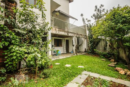 Casa à venda com 463m², 4 quartos e 5 vagas Casa à venda com 463m², 4 quartos e 5 vagasQuintal