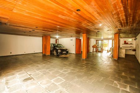 Casa à venda com 463m², 4 quartos e 5 vagas Casa à venda com 463m², 4 quartos e 5 vagasGaragem