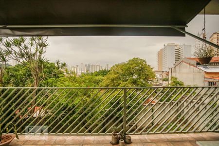 Casa à venda com 463m², 4 quartos e 5 vagas Casa à venda com 463m², 4 quartos e 5 vagasvaranda da sala