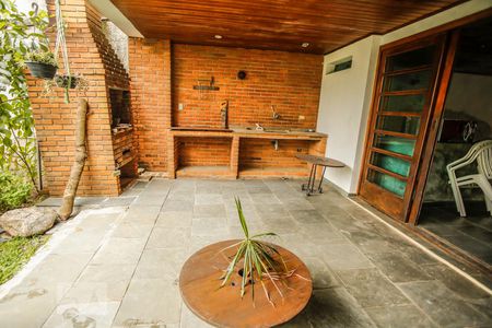 Casa à venda com 463m², 4 quartos e 5 vagas Casa à venda com 463m², 4 quartos e 5 vagasChurrasqueira