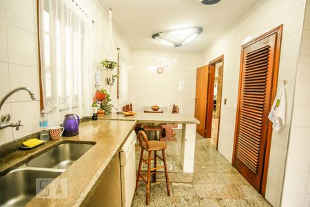 Casa à venda com 463m², 4 quartos e 5 vagas Casa à venda com 463m², 4 quartos e 5 vagasCozinha