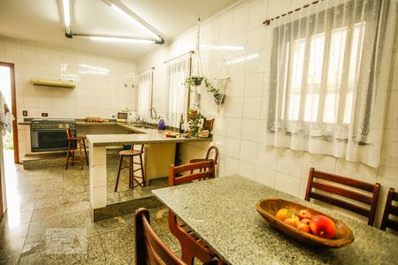 Casa à venda com 463m², 4 quartos e 5 vagas Casa à venda com 463m², 4 quartos e 5 vagasCozinha