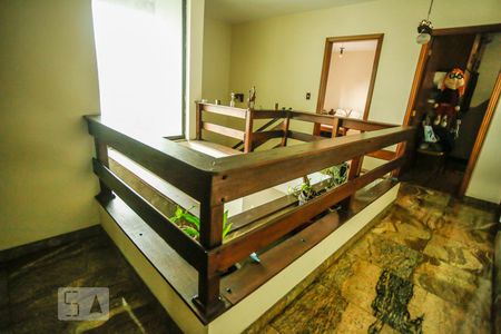 Casa à venda com 463m², 4 quartos e 5 vagas Casa à venda com 463m², 4 quartos e 5 vagasCorredor'