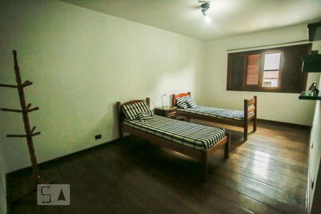 Casa à venda com 463m², 4 quartos e 5 vagas Casa à venda com 463m², 4 quartos e 5 vagasQuarto 3 - Suíte