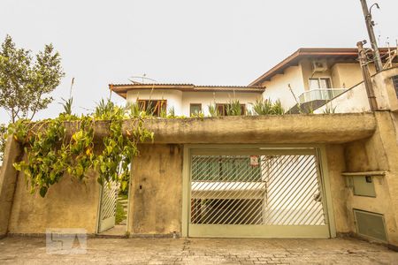 Casa à venda com 463m², 4 quartos e 5 vagas Casa à venda com 463m², 4 quartos e 5 vagasFachada