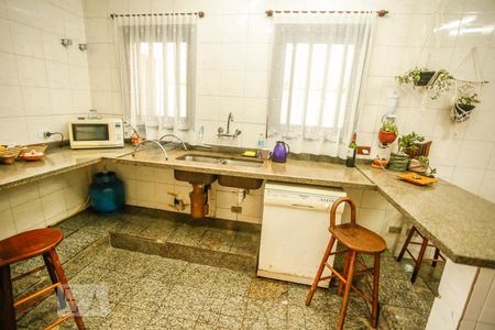 Casa à venda com 463m², 4 quartos e 5 vagas Casa à venda com 463m², 4 quartos e 5 vagasCozinha