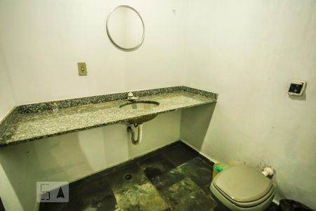 Casa à venda com 463m², 4 quartos e 5 vagas Casa à venda com 463m², 4 quartos e 5 vagasBanheiro salão de festas