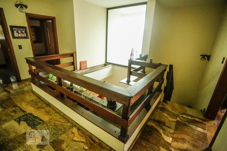 Casa à venda com 463m², 4 quartos e 5 vagas Casa à venda com 463m², 4 quartos e 5 vagasCorredor