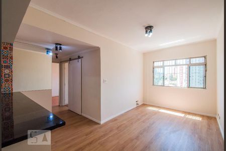 Apartamento para alugar com 75m², 2 quartos e 1 vagaSala