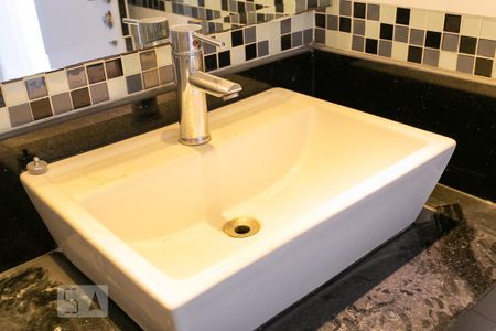 Apartamento para alugar com 67m², 2 quartos e sem vagaBanheiro - Torneira