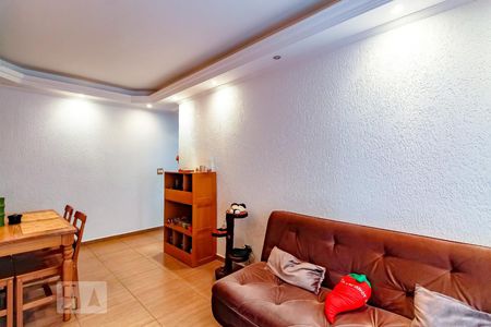 Sala de Apartamento com 2 quartos, 53m² Jardim Cocaia