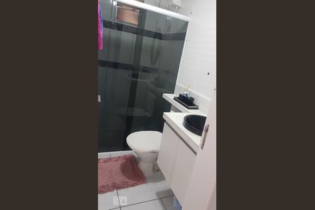 Banheiro de apartamento à venda com 3 quartos, 74m² em Jardim Maria Rosa, Taboão da Serra