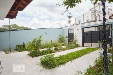 Casa para alugar com 225m², 3 quartos e 4 vagas Casa para alugar com 225m², 3 quartos e 4 vagasFachada