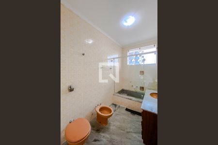 Casa para alugar com 440m², 4 quartos e 5 vagasBanheiro do Quarto 4 