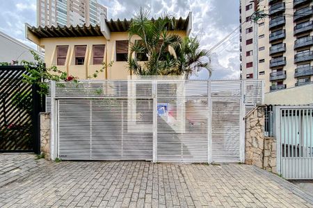 Casa para alugar com 440m², 4 quartos e 5 vagasFachada