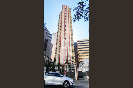 Studio para alugar com 28m², 1 quarto e 1 vaga Studio para alugar com 28m², 1 quarto e 1 vagaFachada