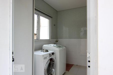 Casa de condomínio para alugar com 450m², 4 quartos e 4 vagas Casa de condomínio para alugar com 450m², 4 quartos e 4 vagasÁrea de Serviço