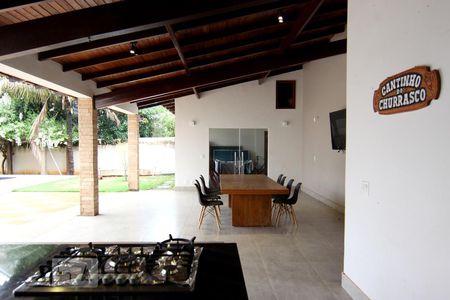 Casa de condomínio para alugar com 450m², 4 quartos e 4 vagas Casa de condomínio para alugar com 450m², 4 quartos e 4 vagasÁrea Externa