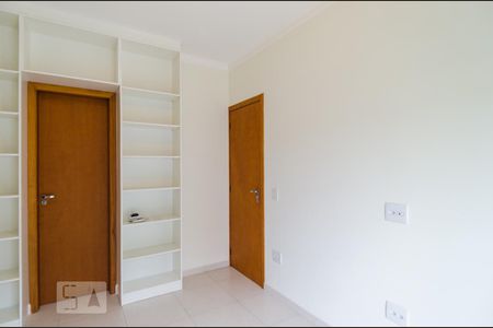 Casa de condomínio à venda com 240m², 3 quartos e 4 vagasQuarto da suíte 2