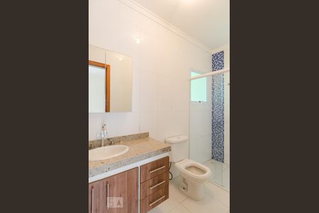 Casa de condomínio à venda com 240m², 3 quartos e 4 vagasBanheiro da suíte 3