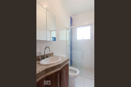 Casa de condomínio à venda com 240m², 3 quartos e 4 vagasBanheiro da suíte 2