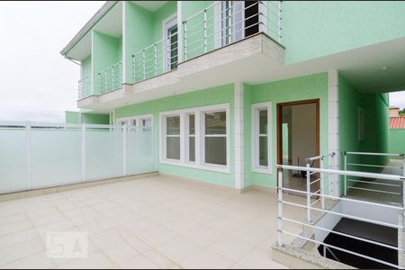 Casa de condomínio à venda com 240m², 3 quartos e 4 vagasQuintal