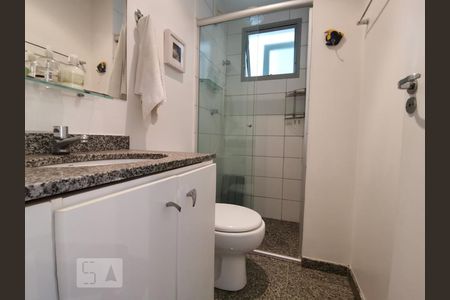 Banheiro de apartamento à venda com 3 quartos, 64m² em Jardim Londrina, São Paulo