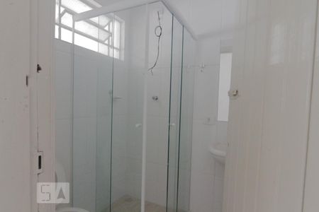 Banheiro de casa para alugar com 1 quarto, 50m² em Km 18, Osasco