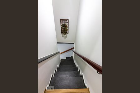 Casa à venda com 110m², 2 quartos e 1 vagaEscada